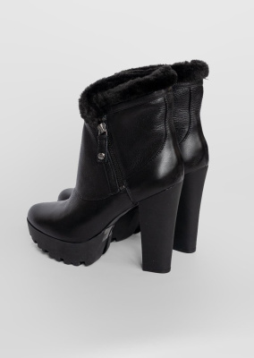 Ботинки GUESS