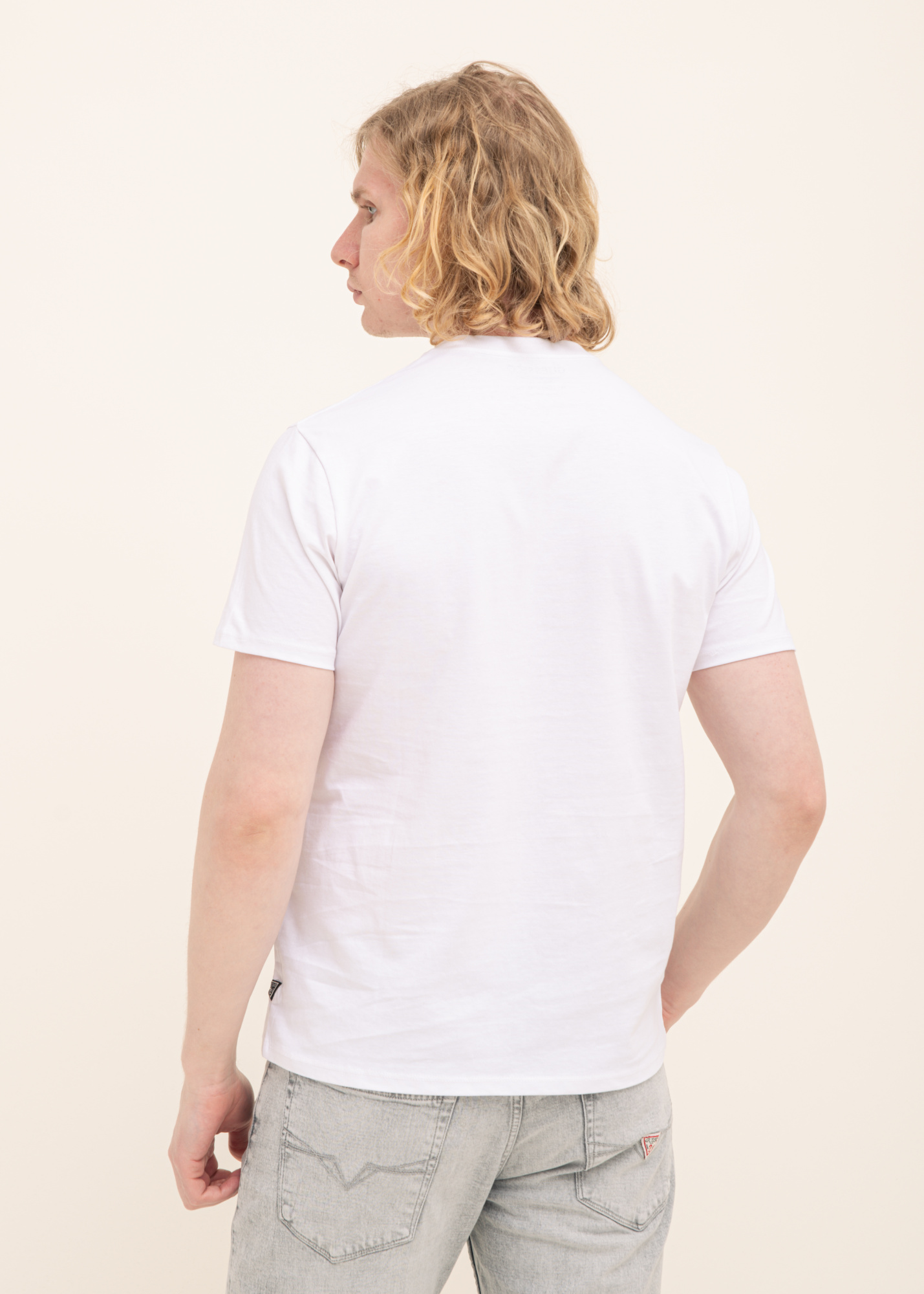 Футболка GUESS