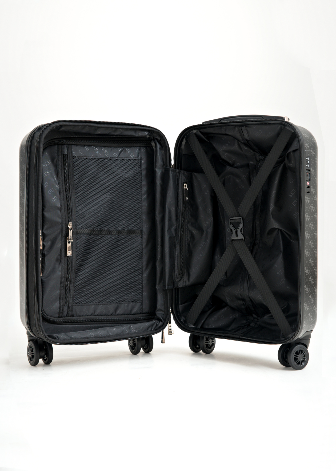 Чемодан GUESS