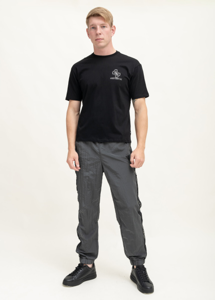 Футболка GUESS