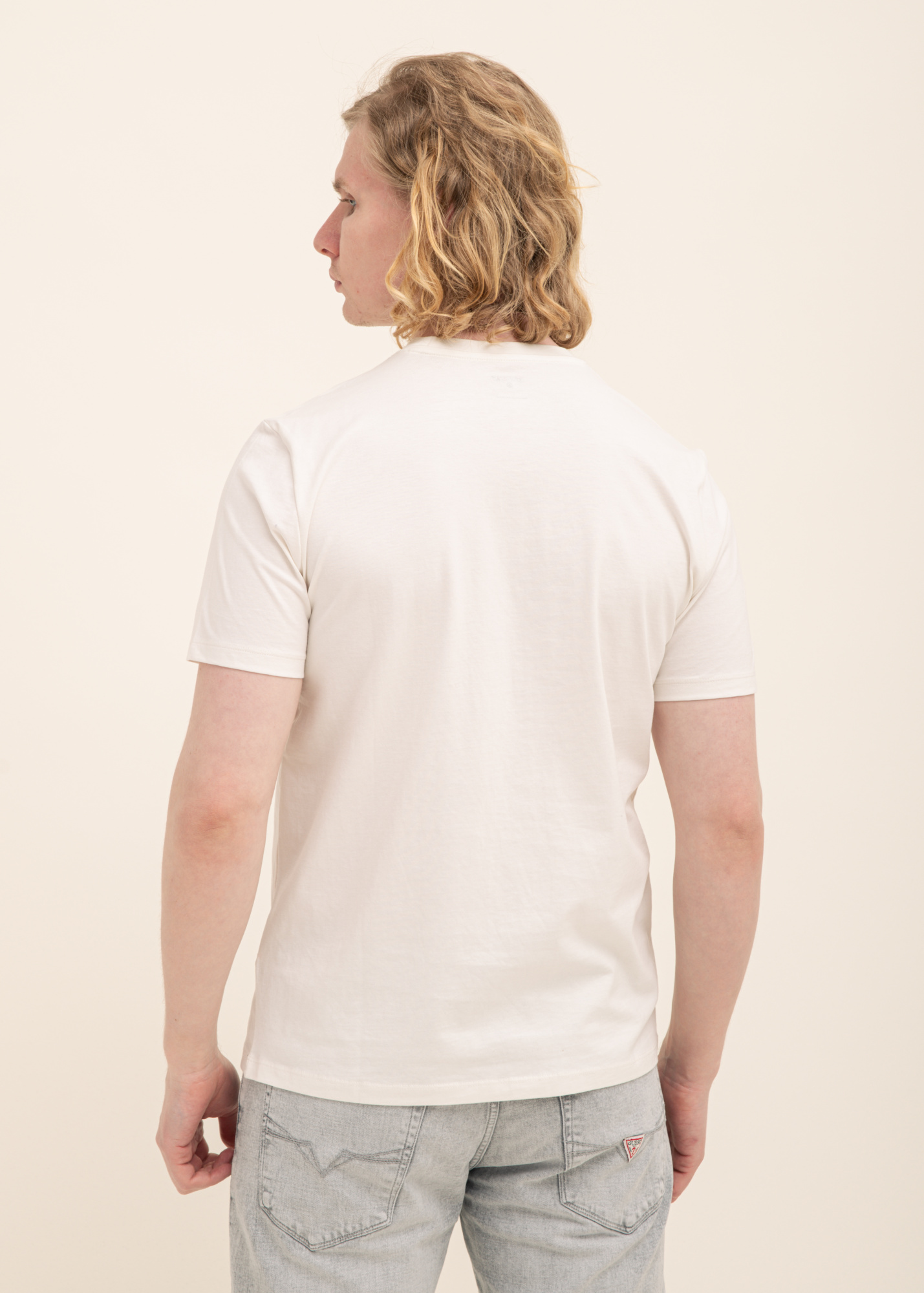 Футболка GUESS