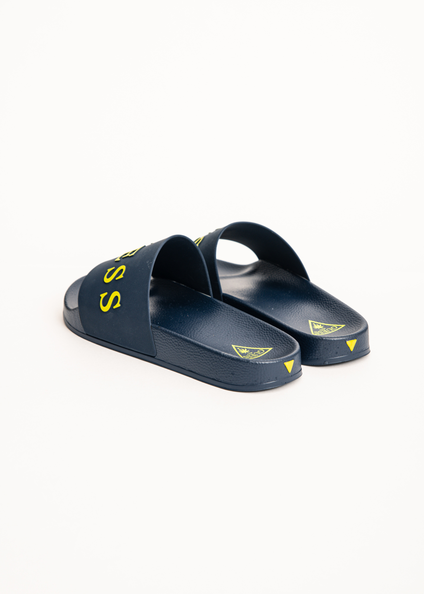 Пляжная обувь GUESS