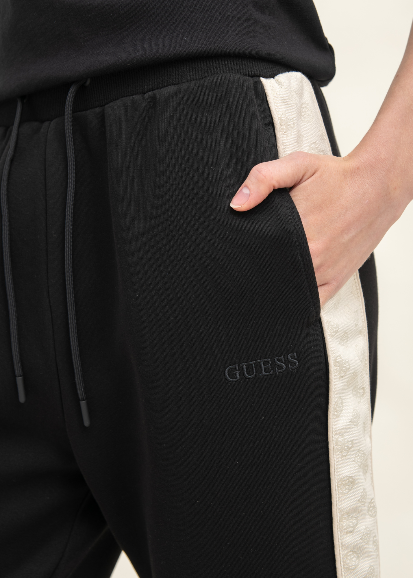 Брюки спортивные GUESS