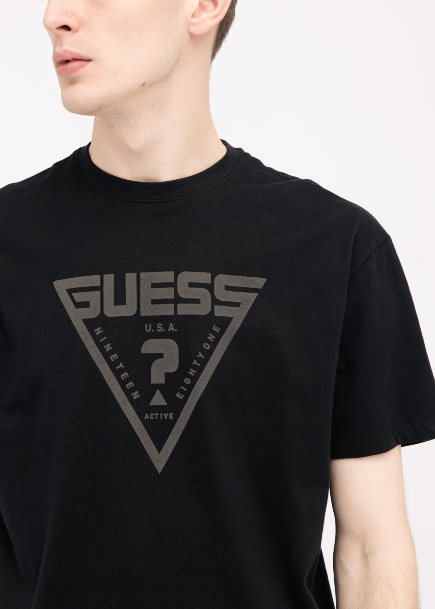 Футболка GUESS