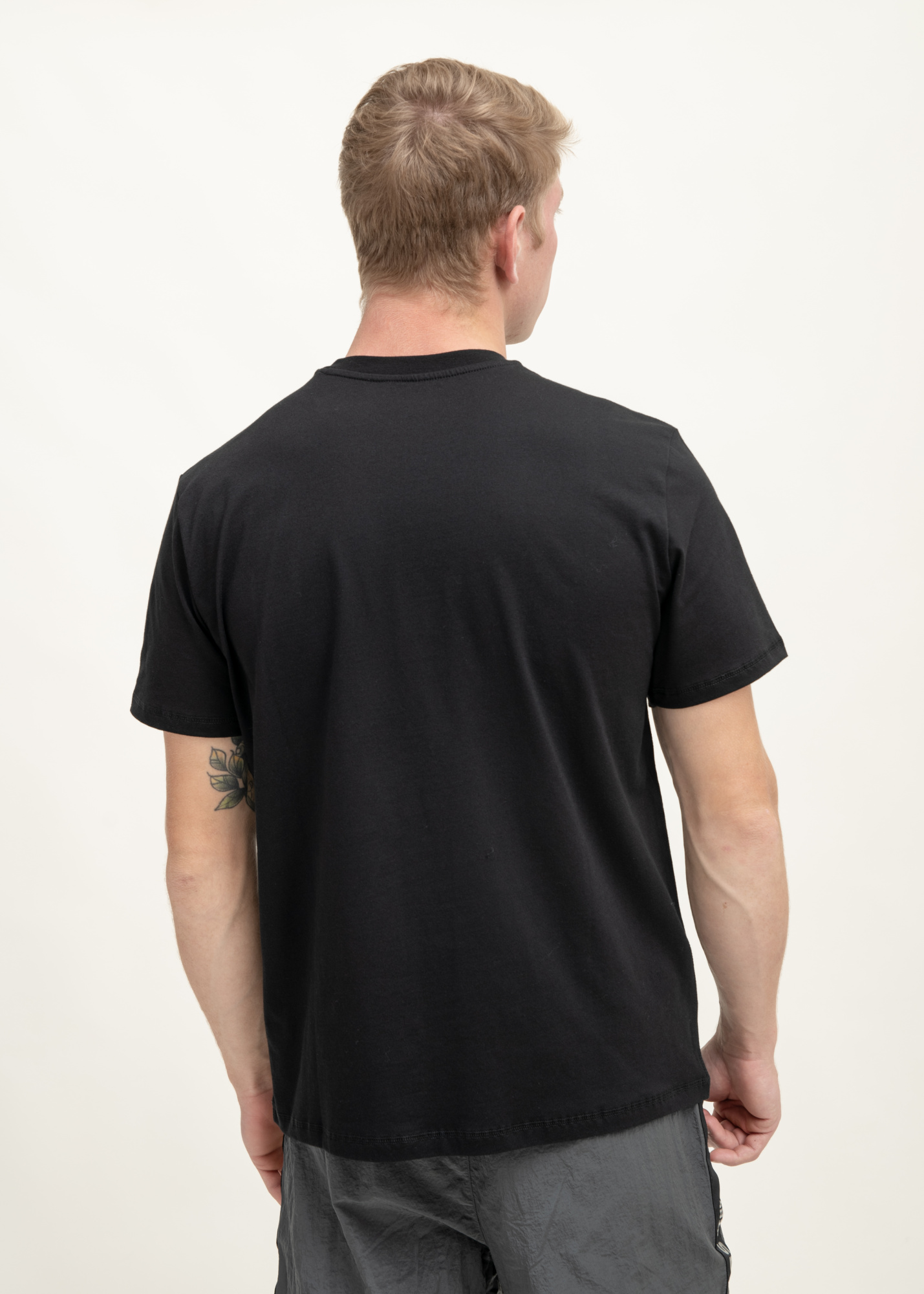 Футболка GUESS