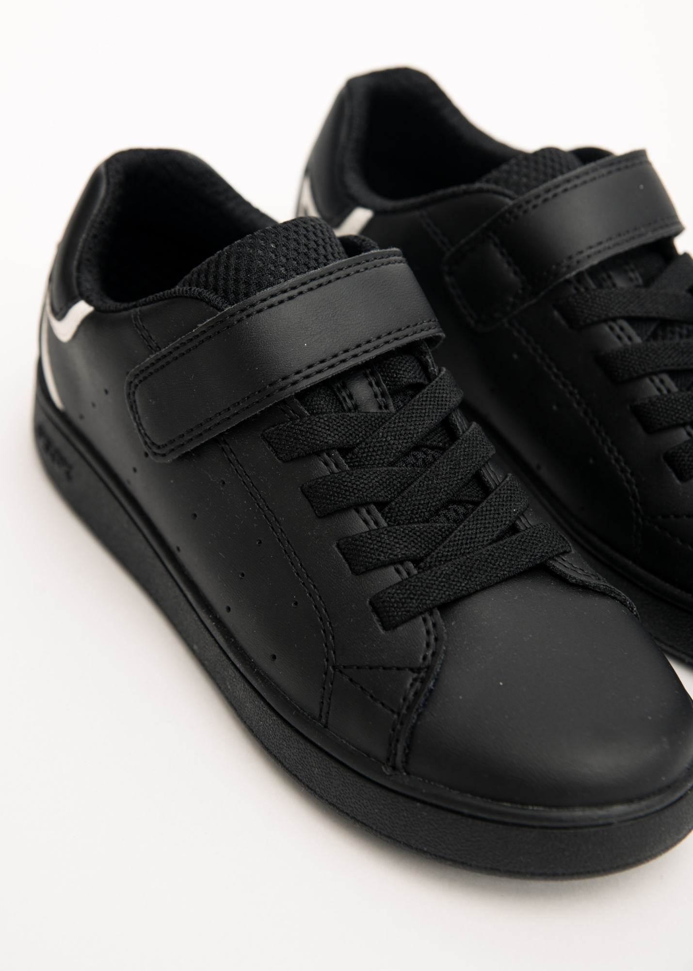 Кроссовки GEOX