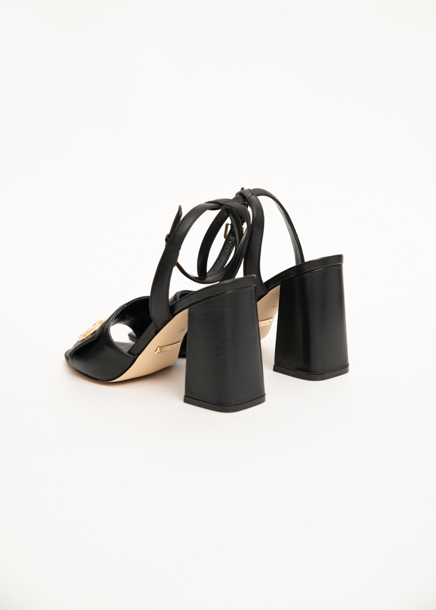 Босоножки GUESS