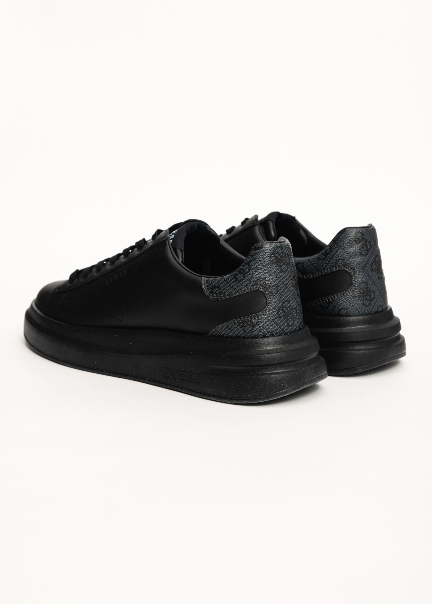 Кроссовки GUESS