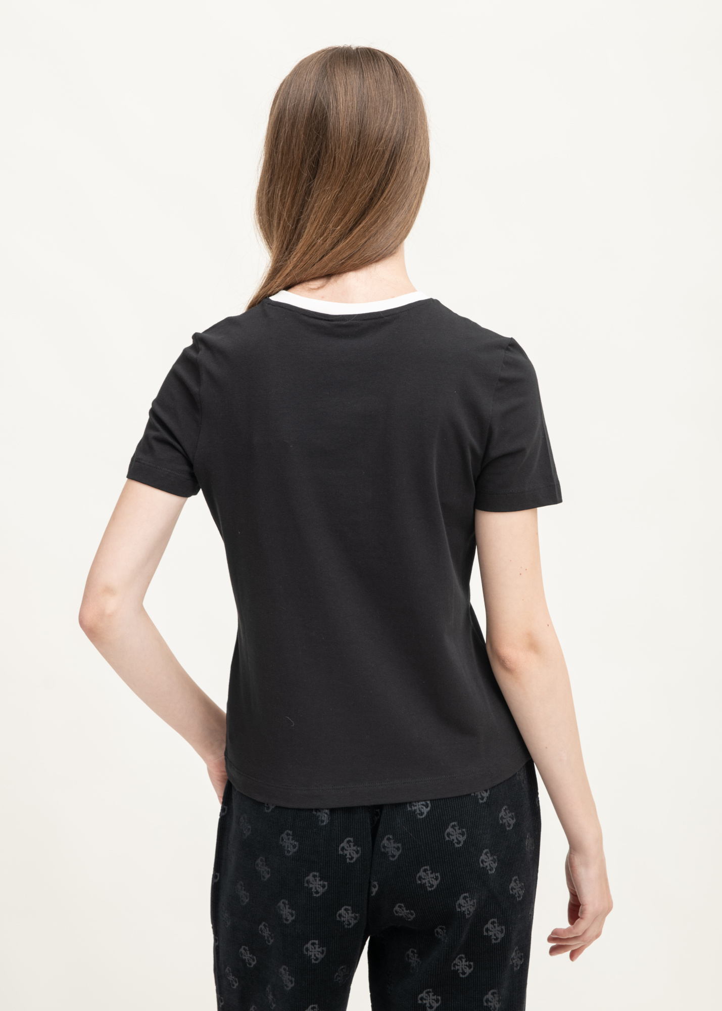 Футболка GUESS