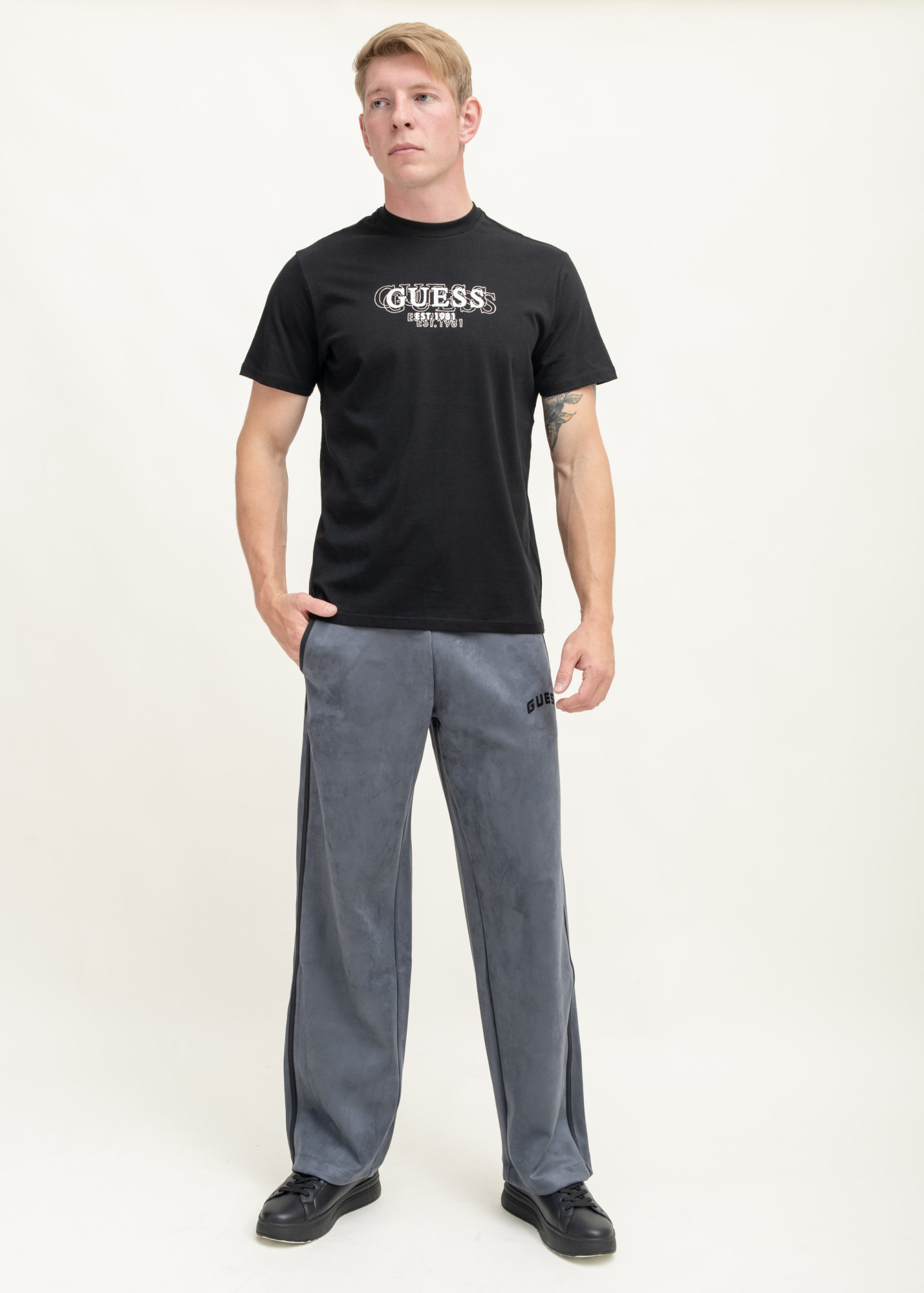 Футболка GUESS