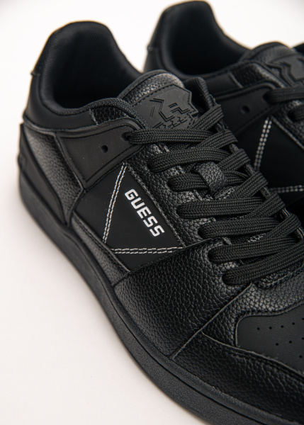Кроссовки GUESS