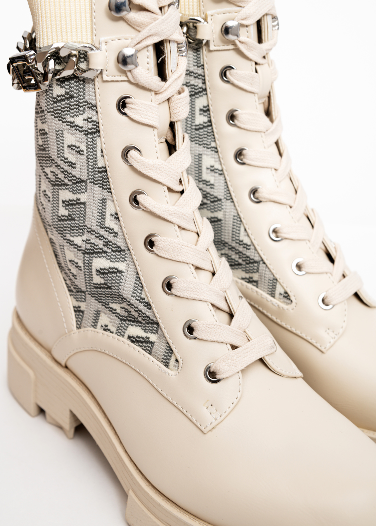 Ботинки GUESS