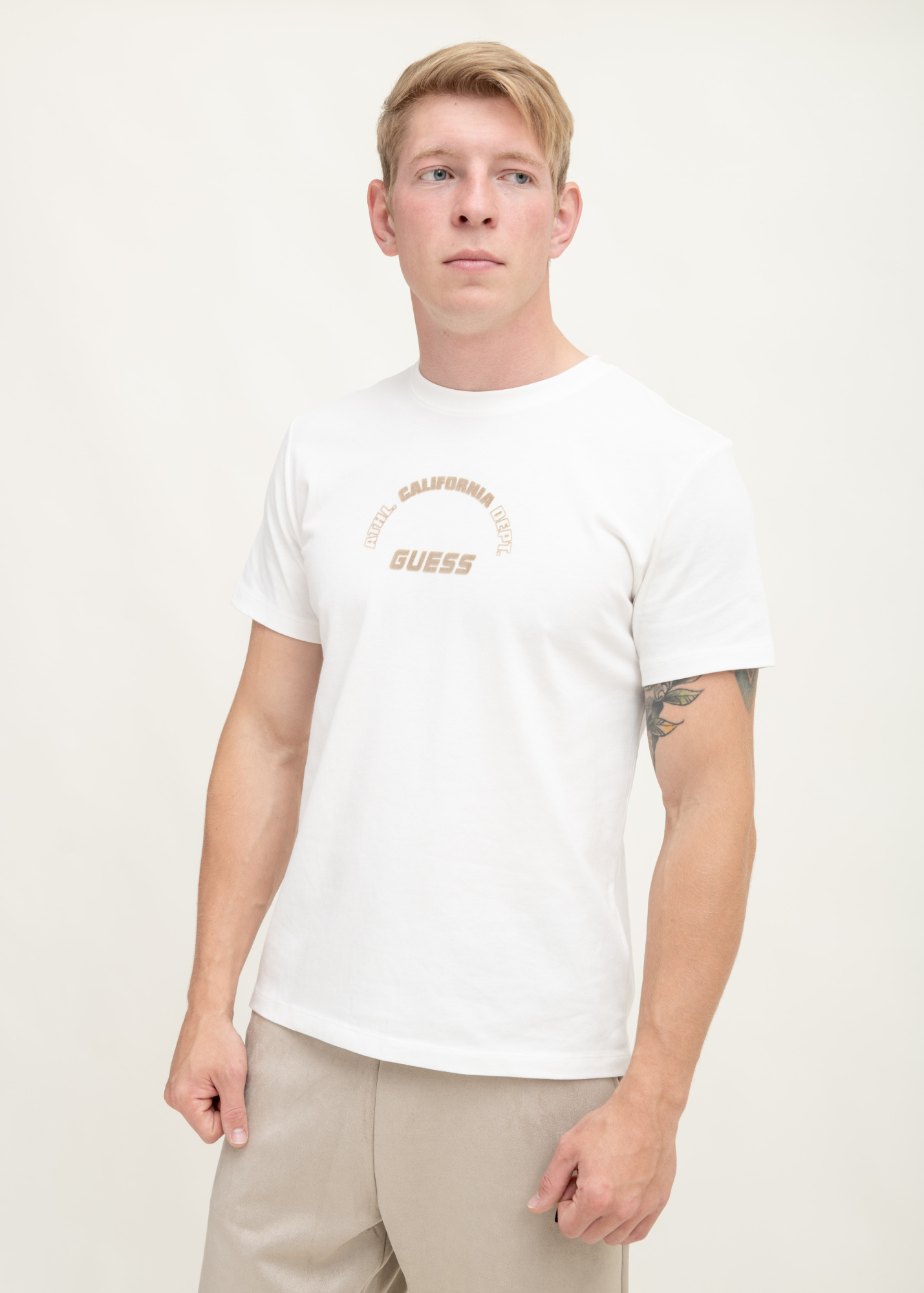 Футболка GUESS