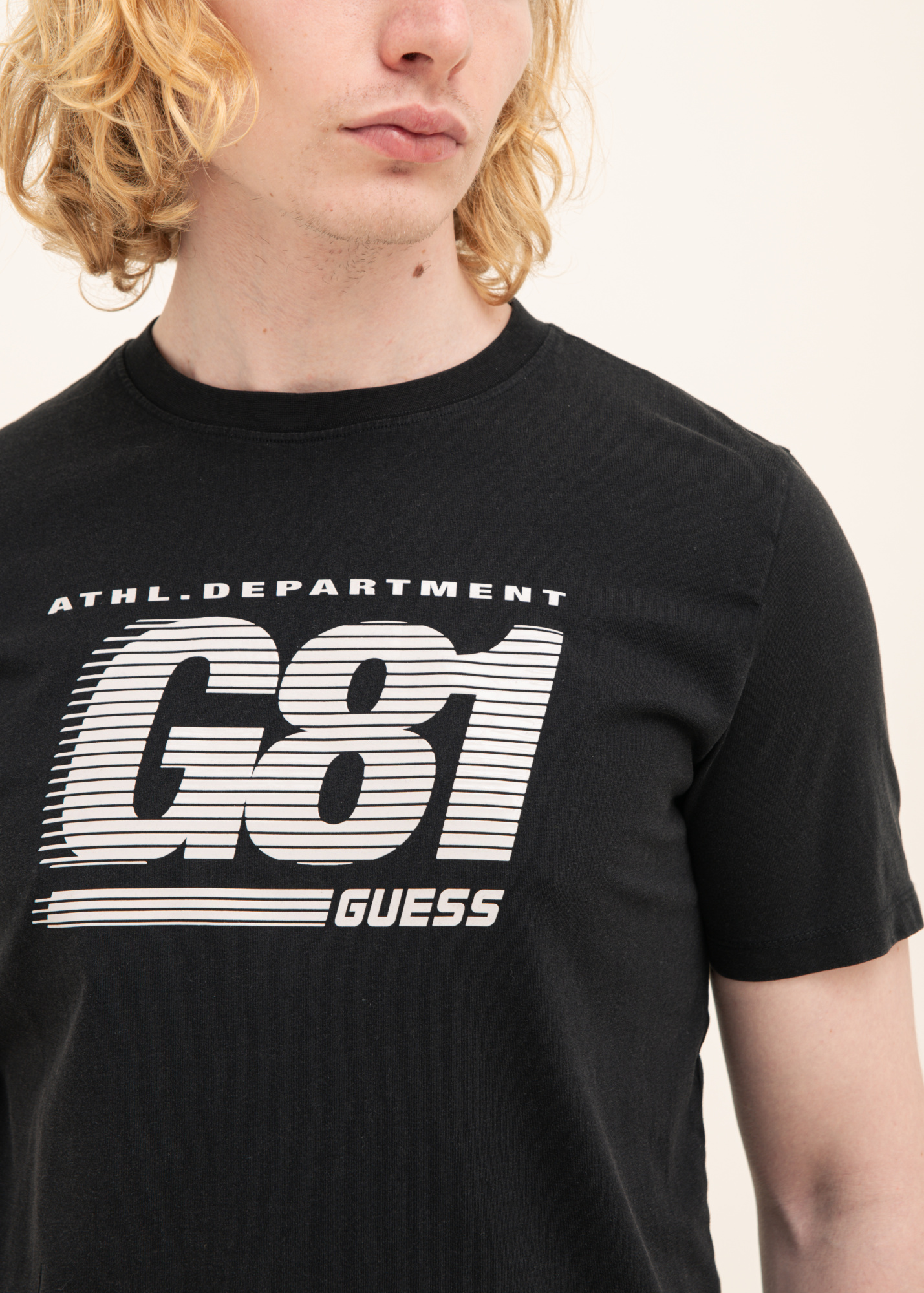 Футболка GUESS