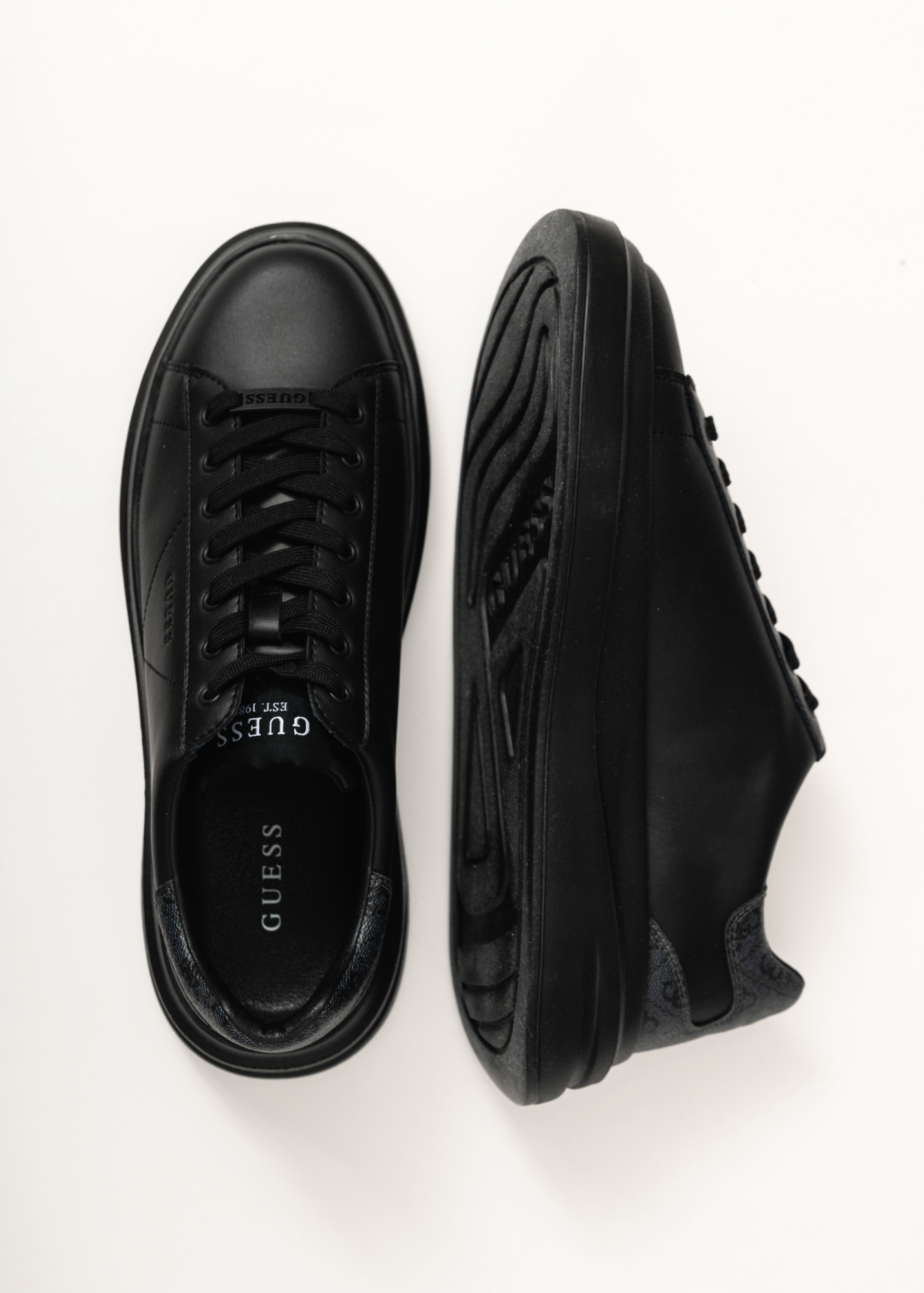 Кроссовки GUESS