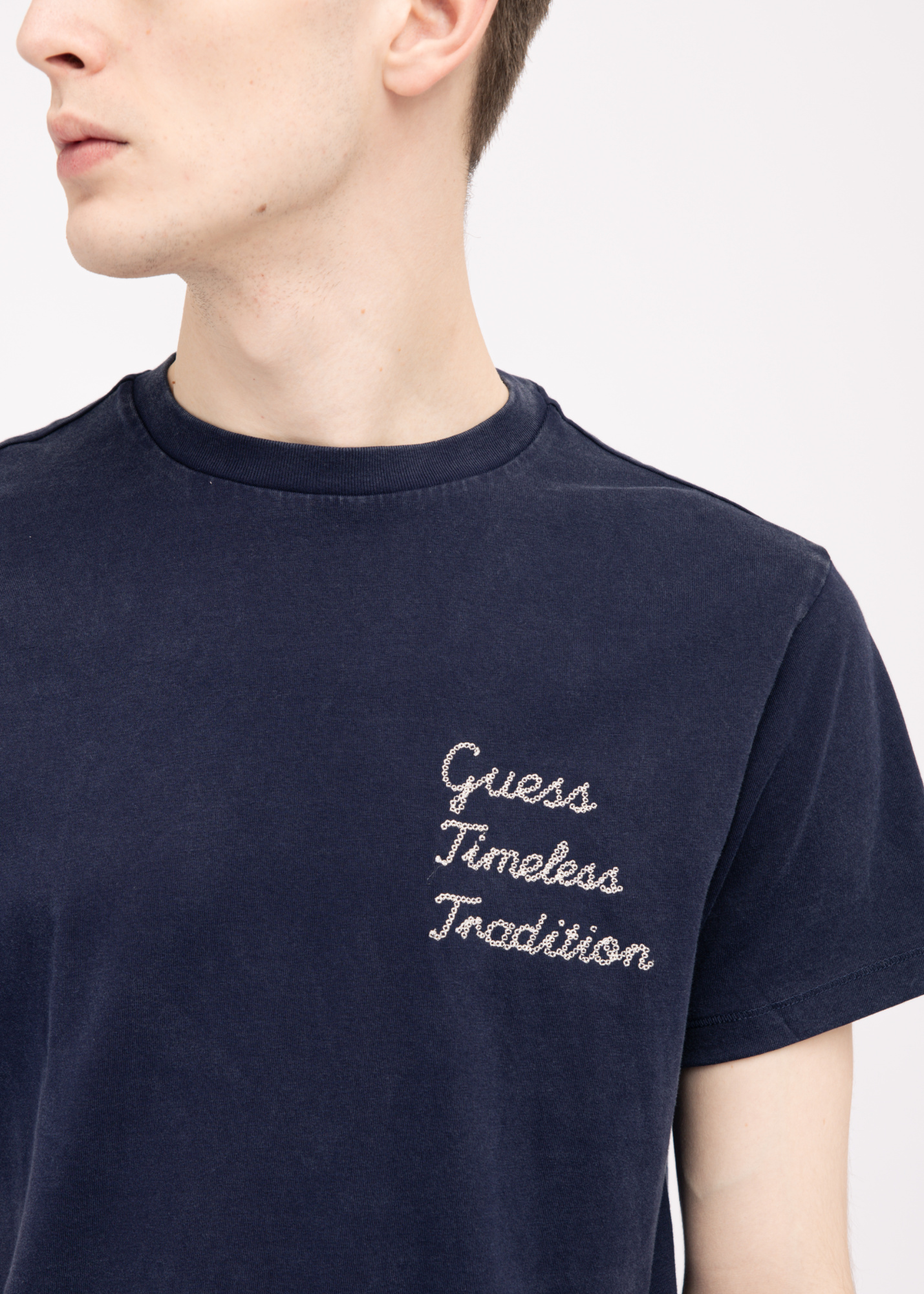 Футболка GUESS