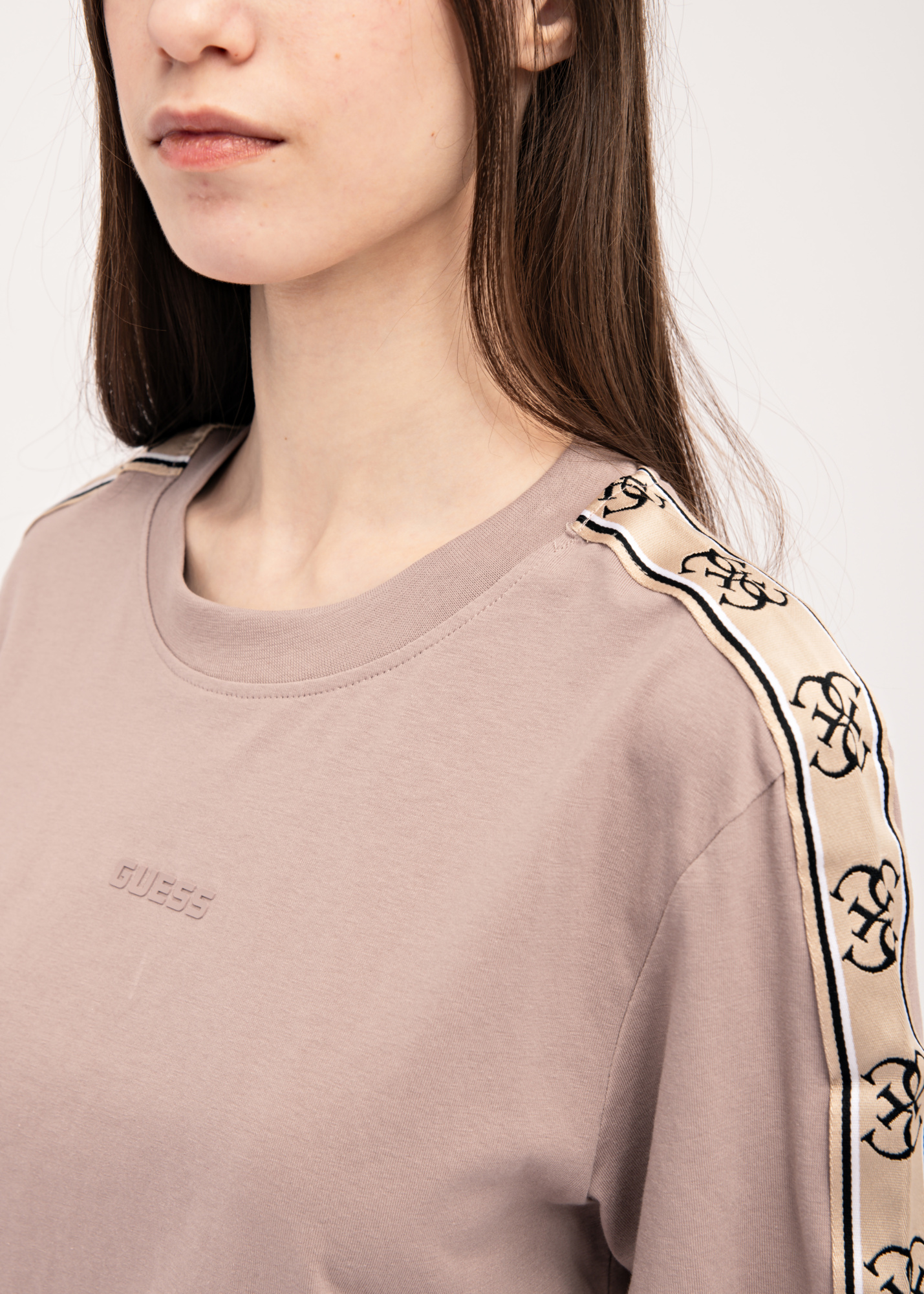 Футболка GUESS