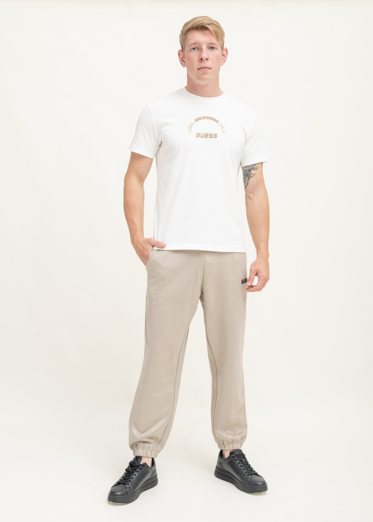 Футболка GUESS