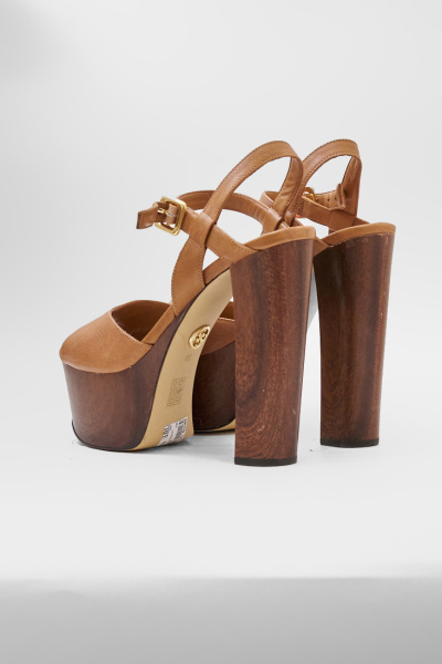 Босоножки GUESS