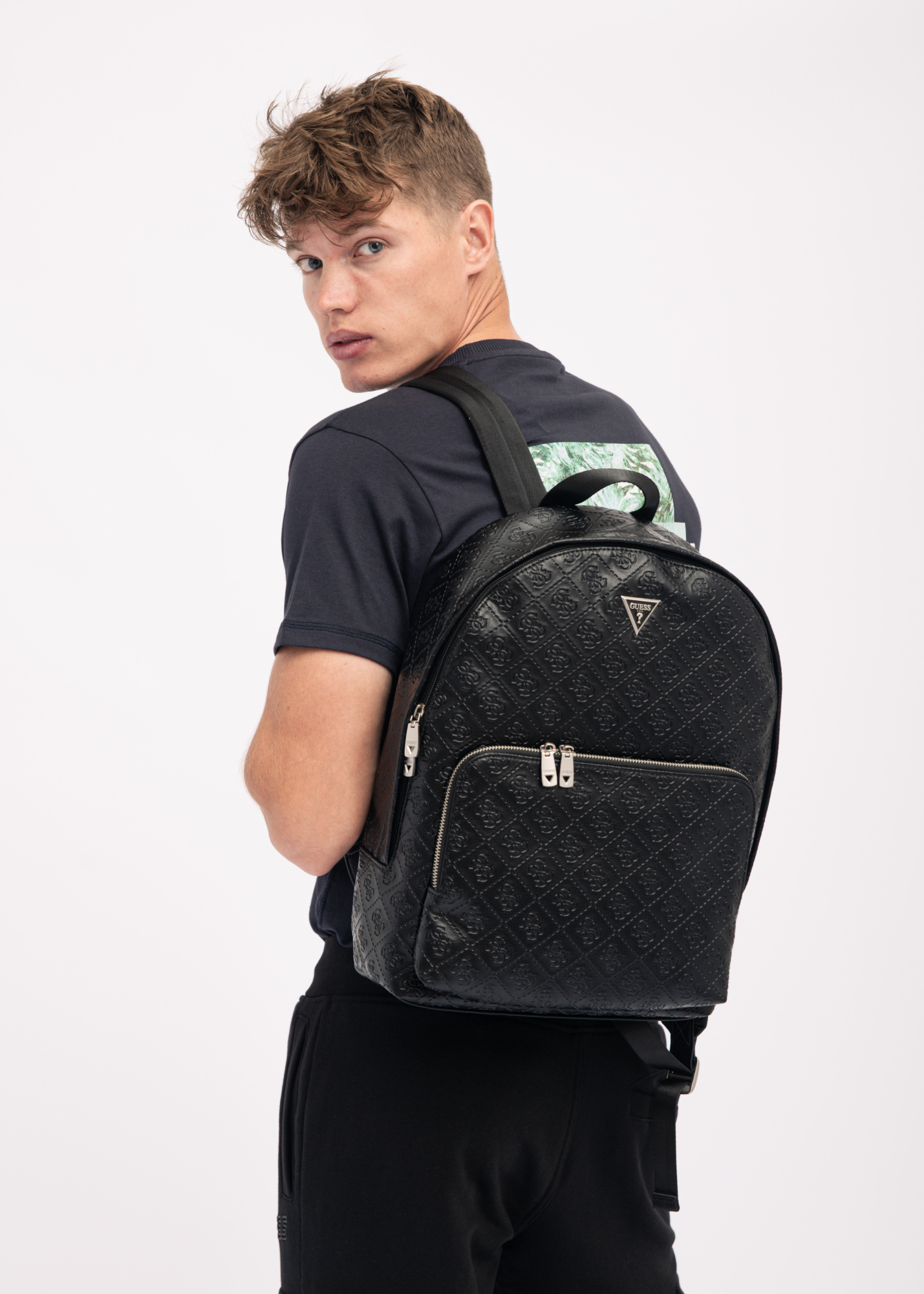 Футболка GUESS