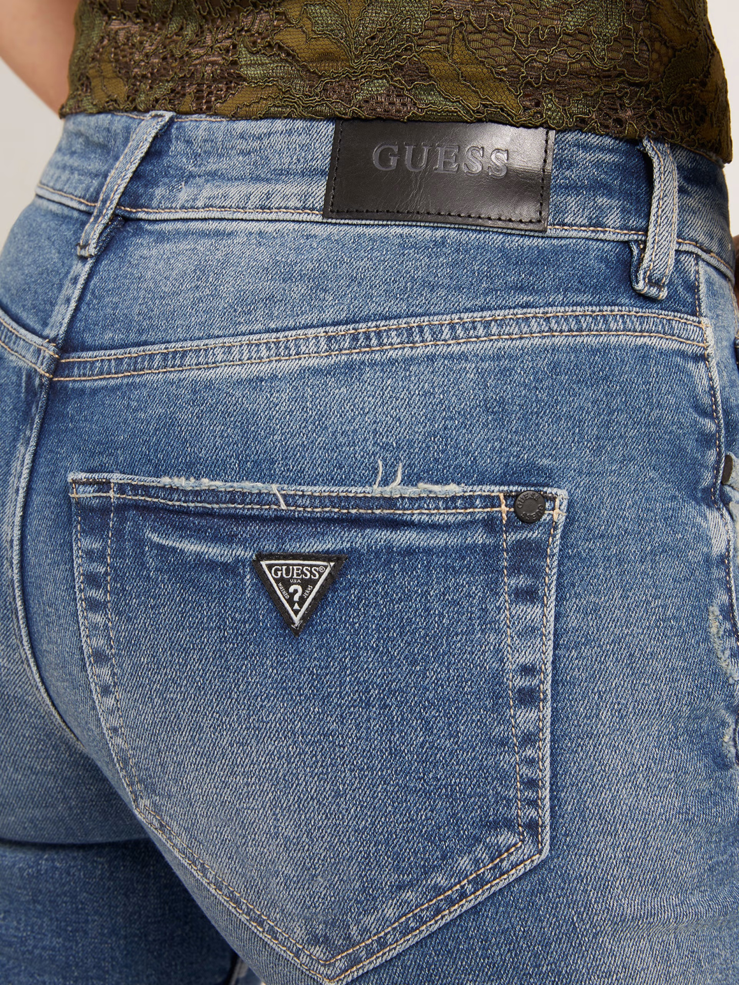 Джинсы GUESS